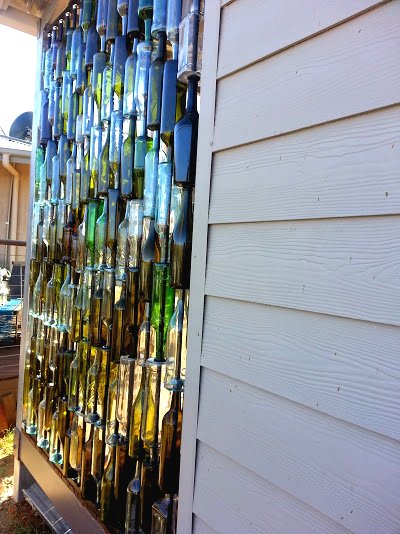 Стена из винных бутылок - фото 6