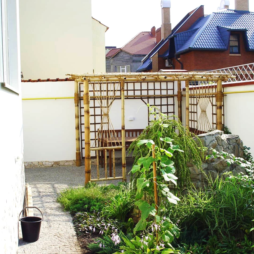 Беседка для дачи из бамбука - фото 2