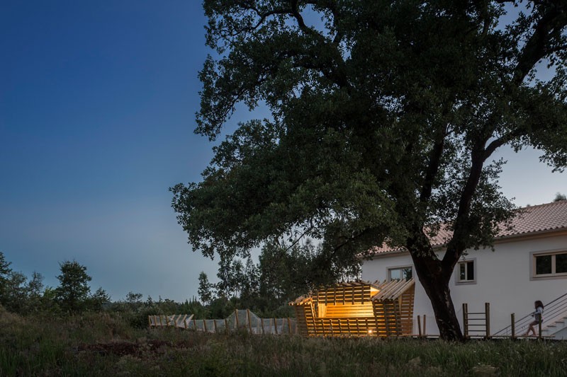 Дом для детей построенный на стене - фото 14