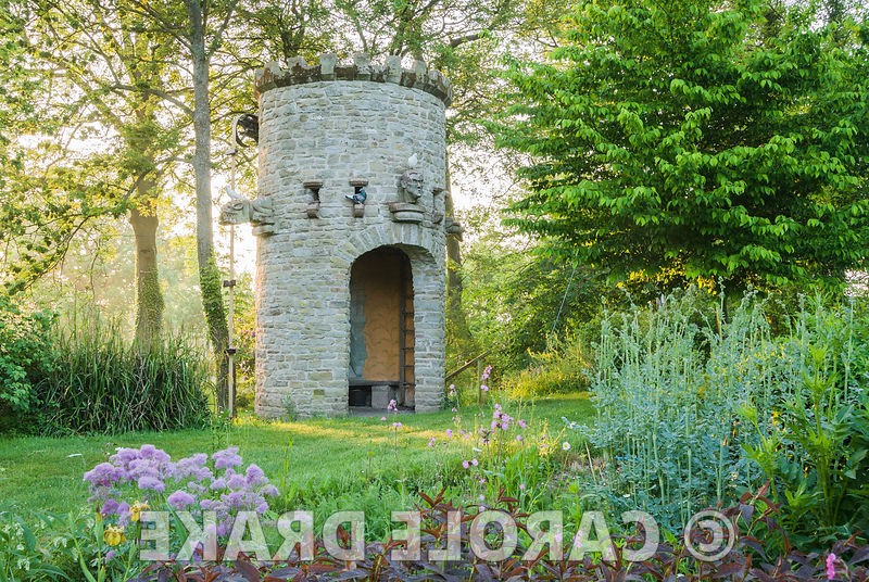 Сад в котором иглу из пустых бутылок вина - фото 20