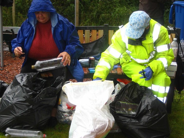 Необычная беседка из пластиковых бутылок - фото 10