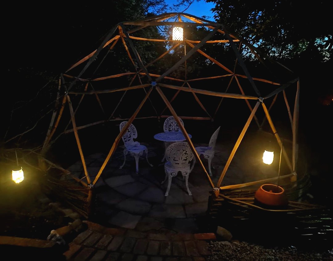 Необычное патио своими руками на даче - фото 18