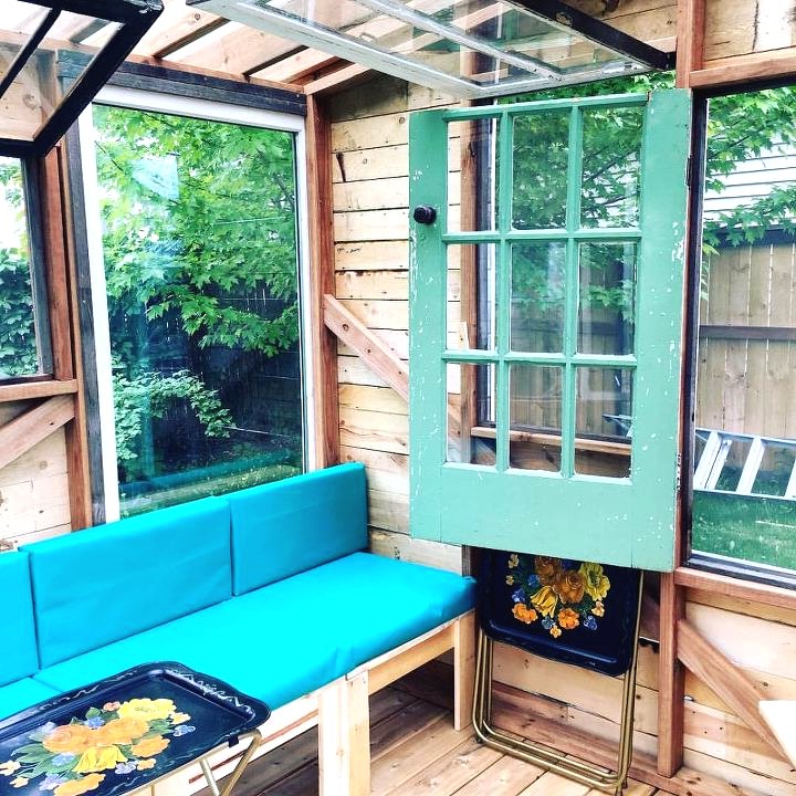 Садовая беседка из старых окон - фото 15