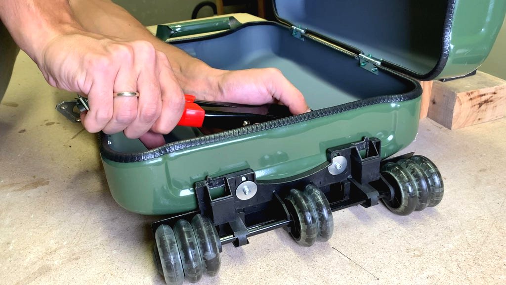 Чемодан из канистры своими руками - фото 18