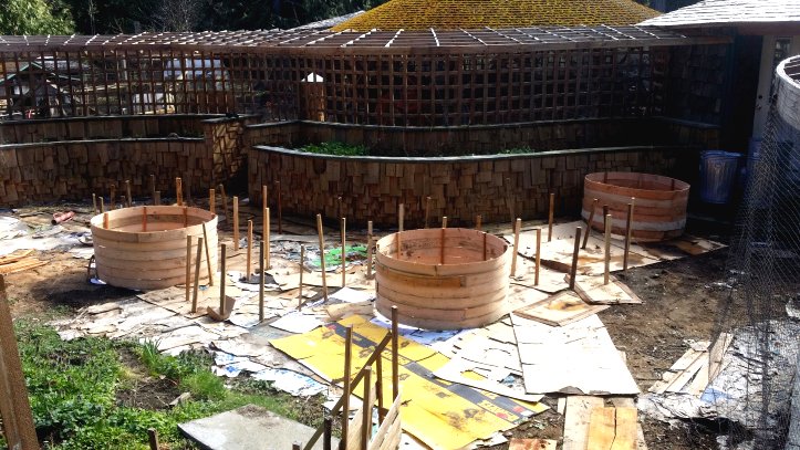 Необычные грядки из дерева - фото 7