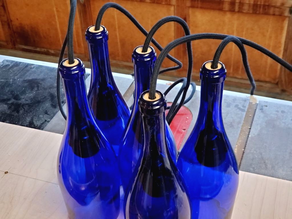 Лампа из винных бутылок - фото 13