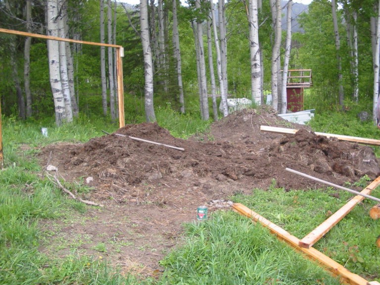 Простая теплица из дерева и полиэтилена  - фото 2