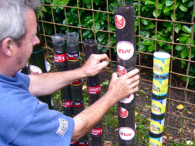 Вертикальный сад из пластиковых бутылок - фото 7