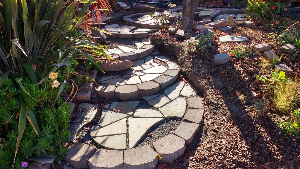 Спиральной формы садовая лестница - фото 7