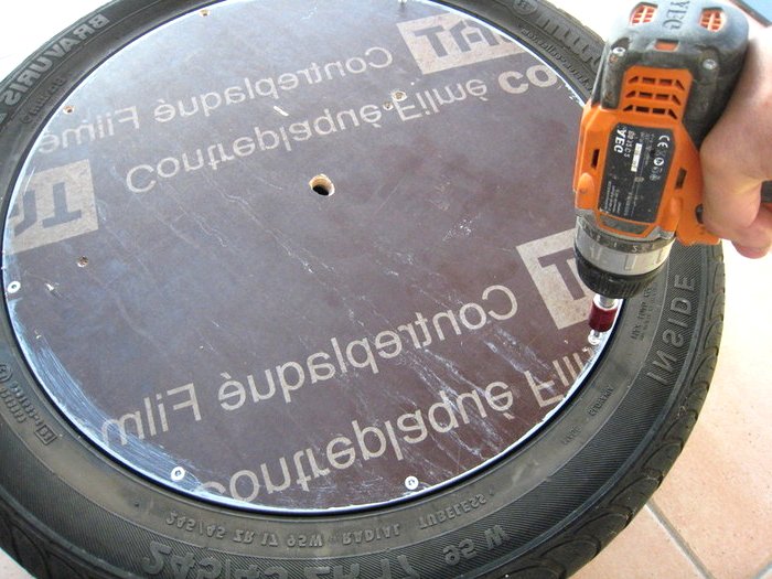 Столик из автопокрышки - фото 5