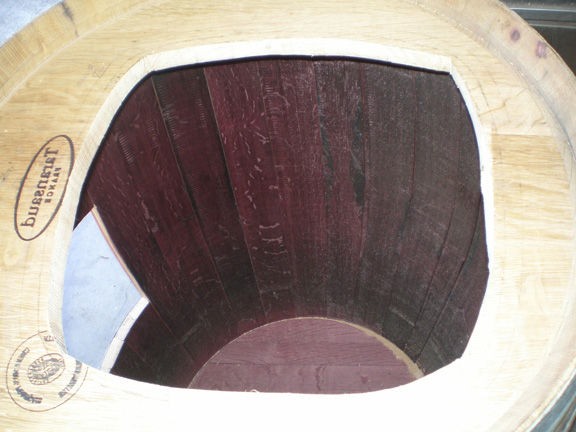 Из деревянной бочки раковина - фото 12