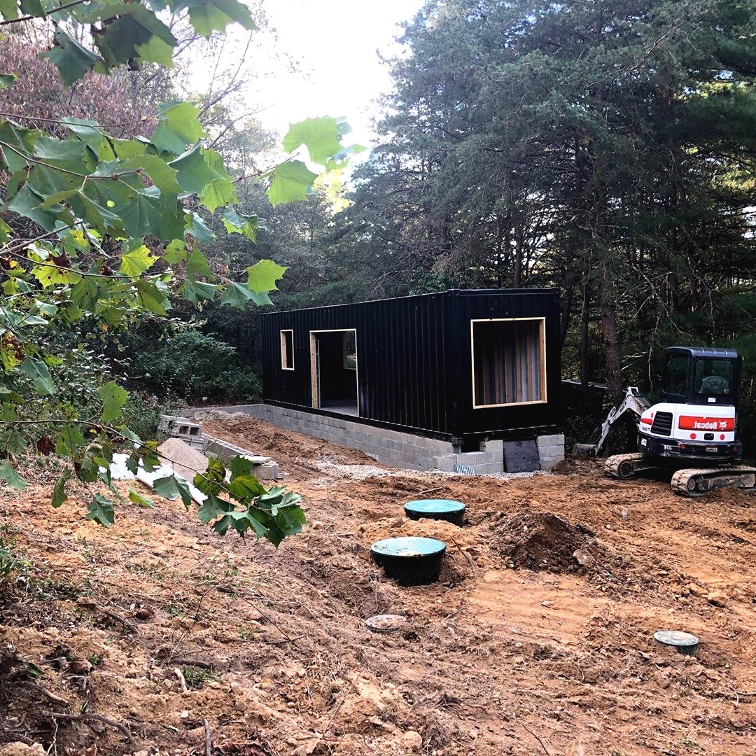 Интересный дом из морского контейнера - фото 2