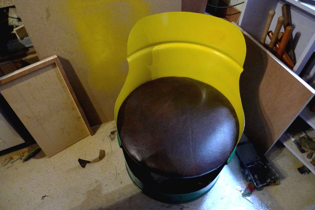 Оригинальные кресла из железной бочки - фото 11