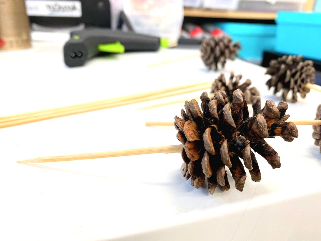 Венок из сосновых шишек - фото 4