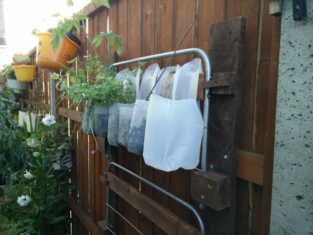 Подвесные горшки из пластиковых бутылок - фото 6