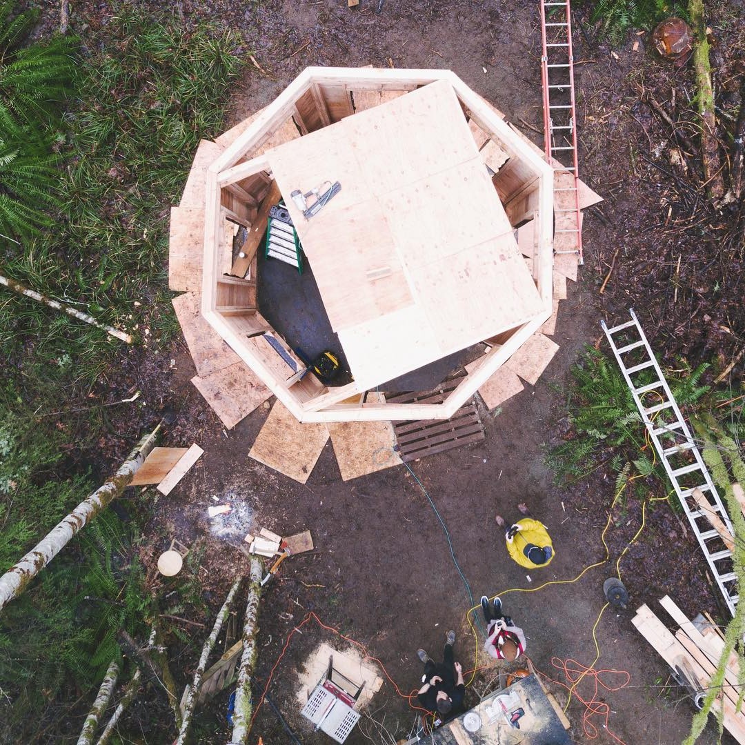 Дом с необычной крышей - фото 3