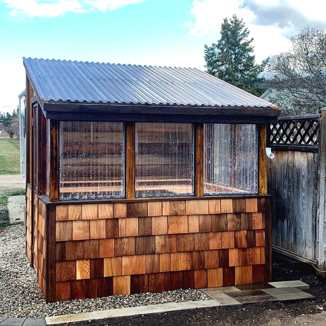 Как собрать небольшой парник из дерева - фото 14