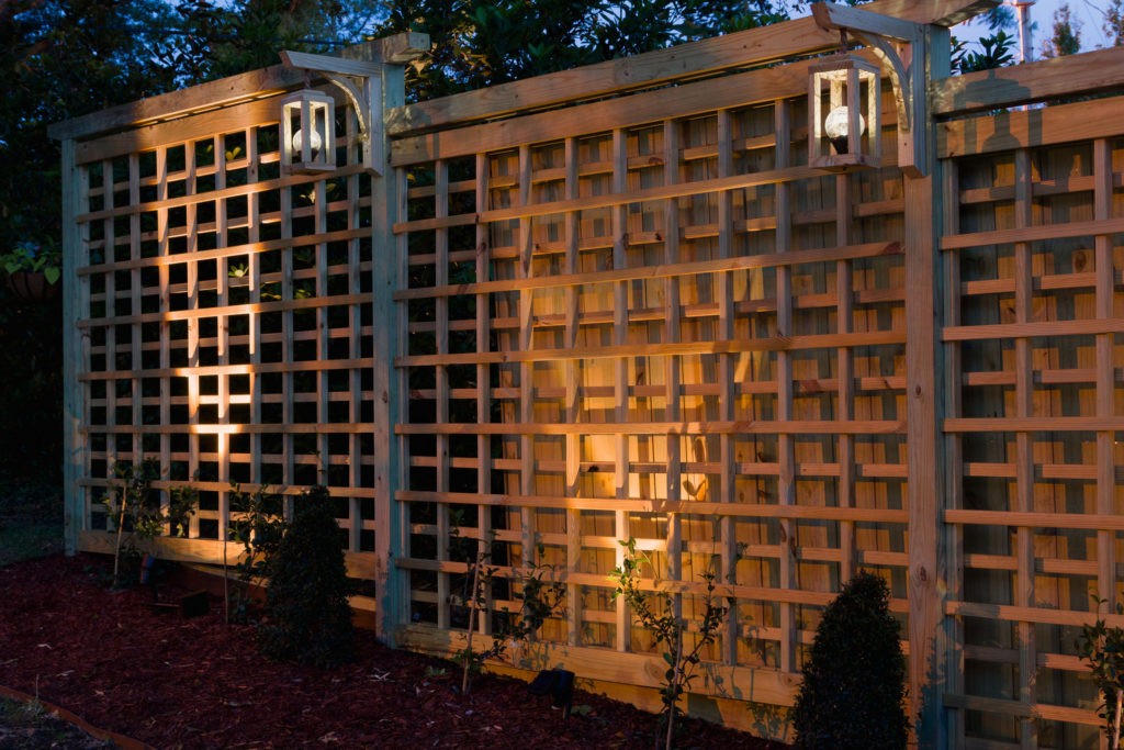 Оригинальный забор из шпалер - фото 15