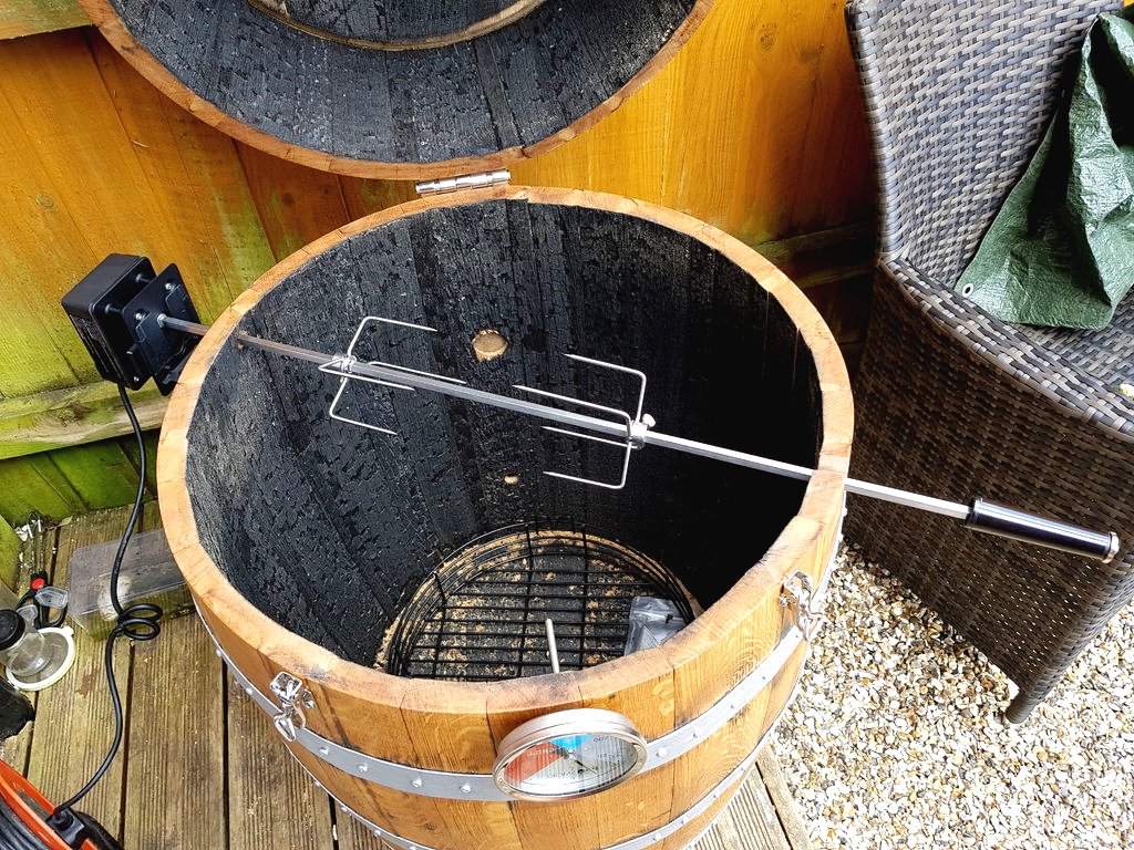 Необычный гриль из винной бочки - фото 4