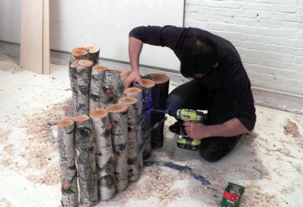 Шезлонг из тонких бревен - фото 5