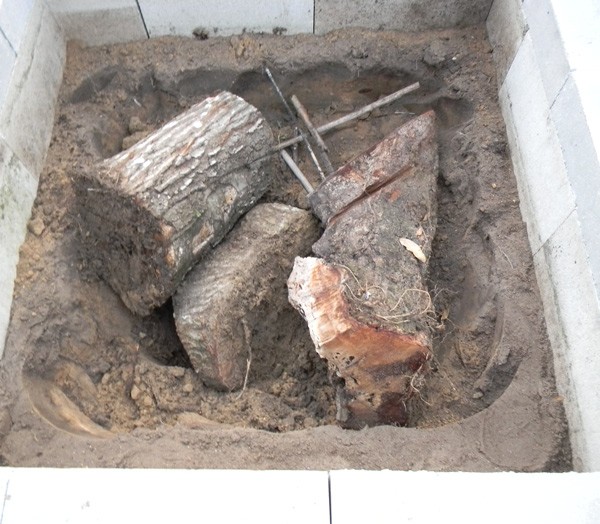 Интересная грядка из шлакоблока и мозаичной плитки - фото 4