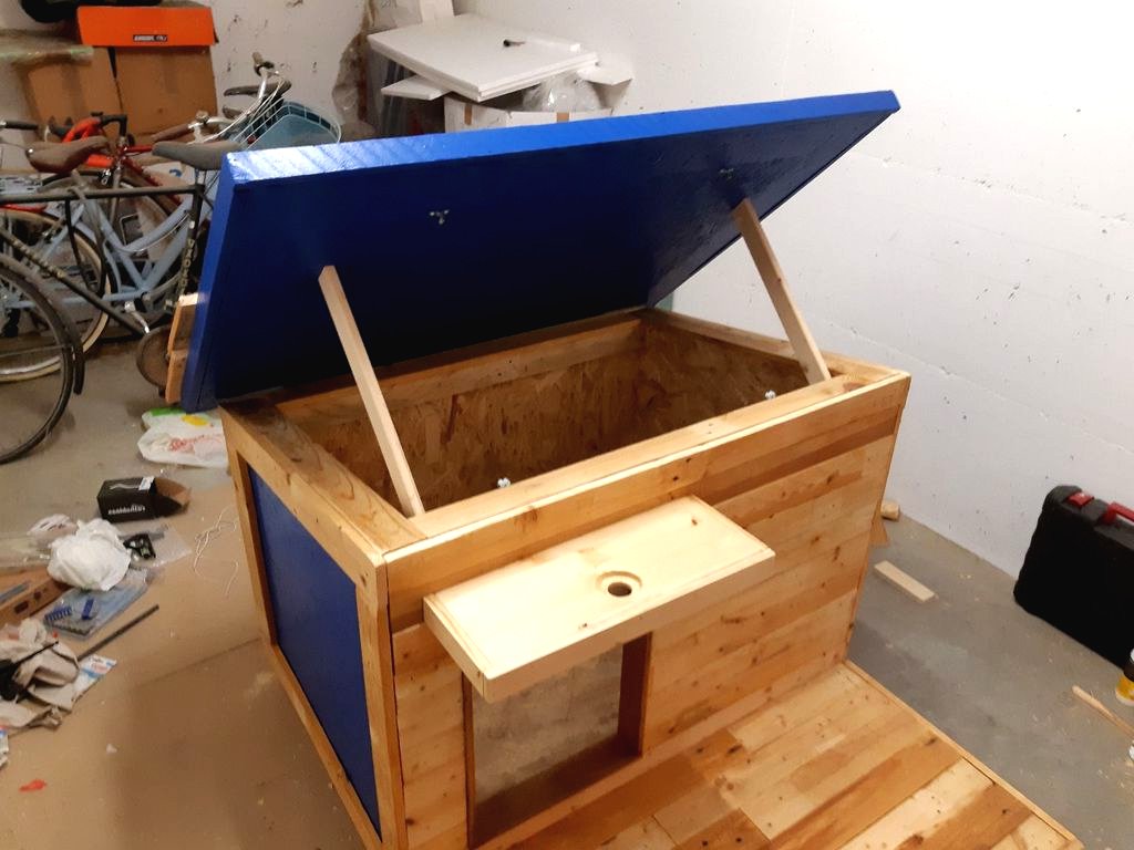 Будка из дерева - фото 19