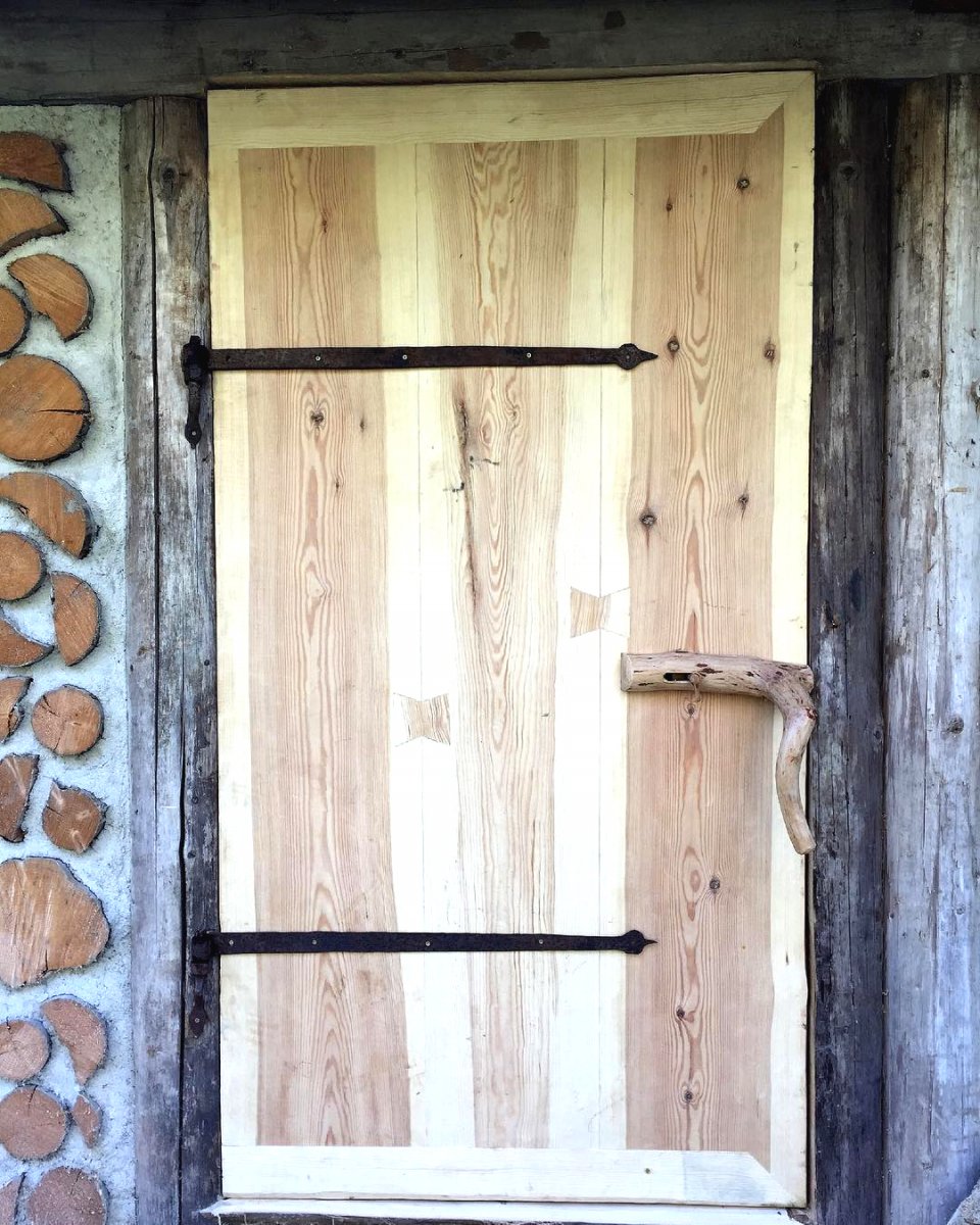 Необычная баня из бревен - фото 13