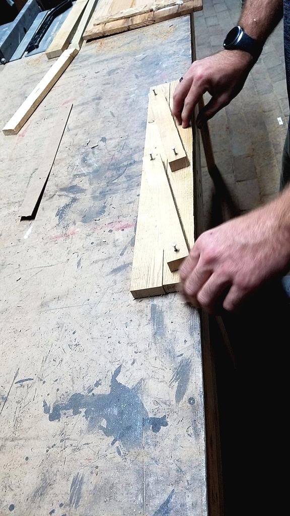 Оригинальный журнальный стол - фото 5