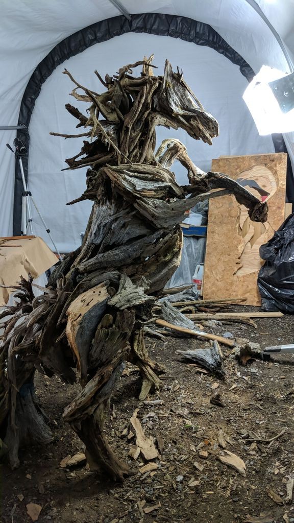 Скульптура лошади из коряг - фото 10