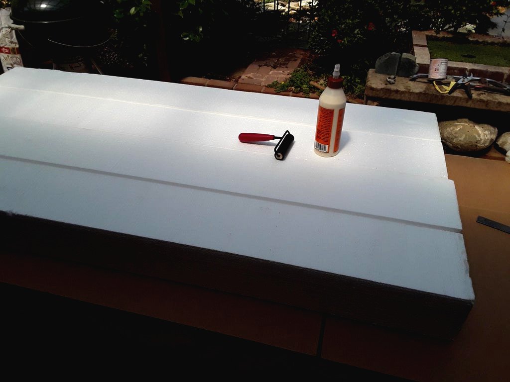 Необычный способ украсить сад статуей из пенополистирола - фото 4