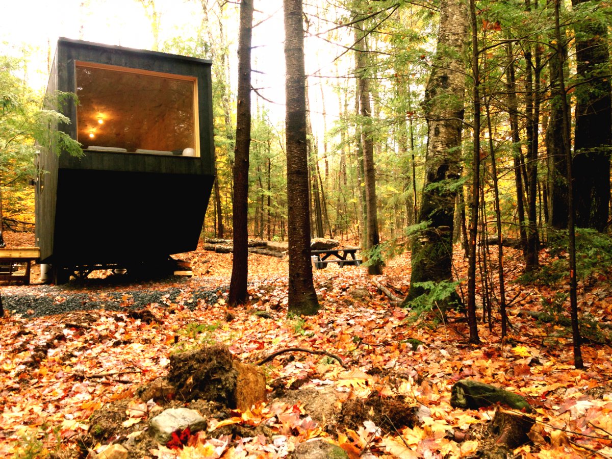 Маленький домик на колесах для дачи - фото 7