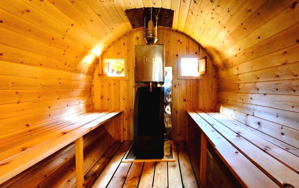 Баня-бочка с классической крышей - фото 2