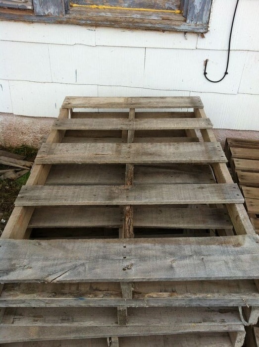 Туалет из поддонов - фото 2