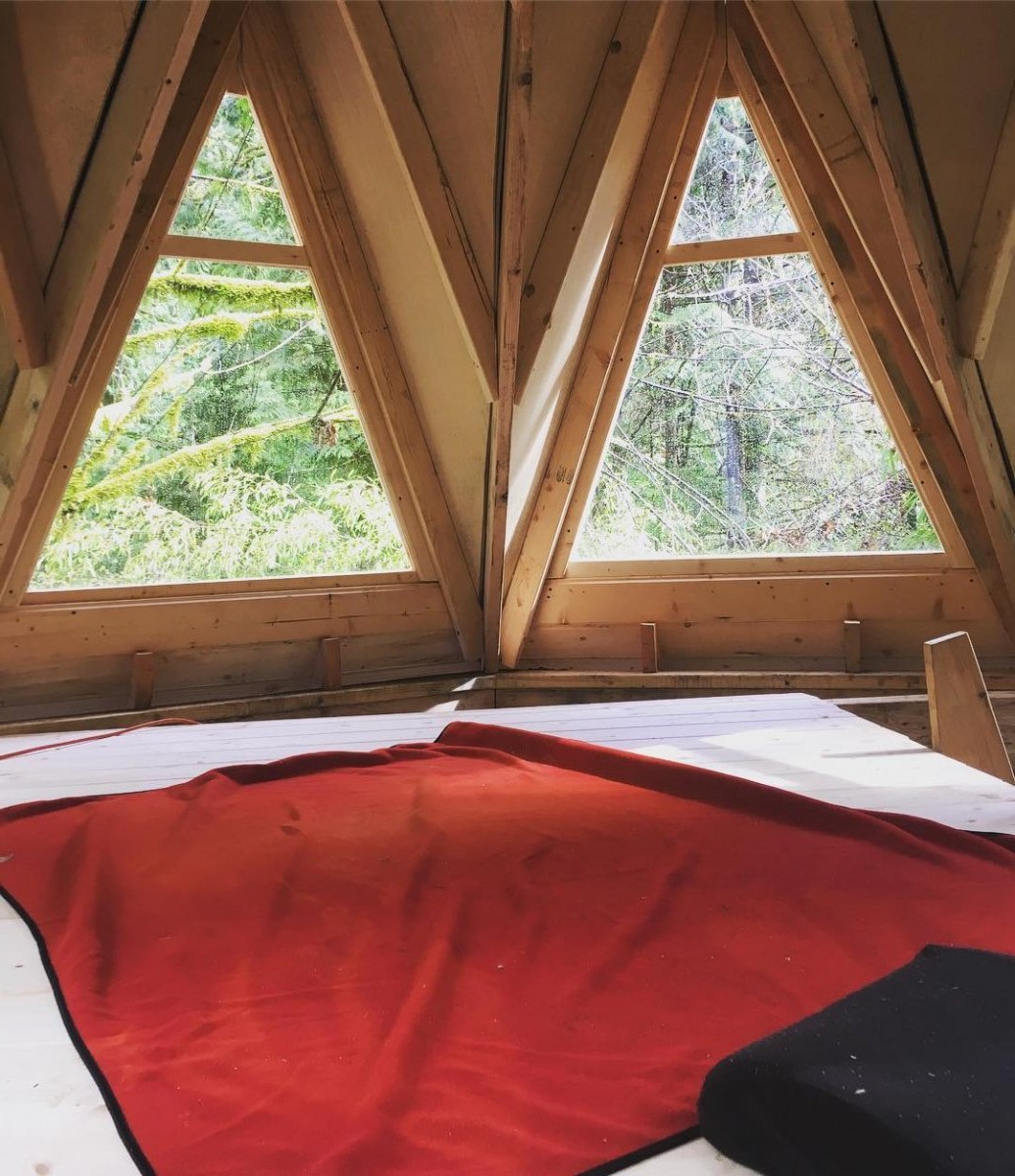 Дом с необычной крышей - фото 15