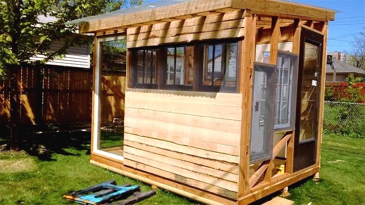 Садовая беседка из старых окон - фото 12