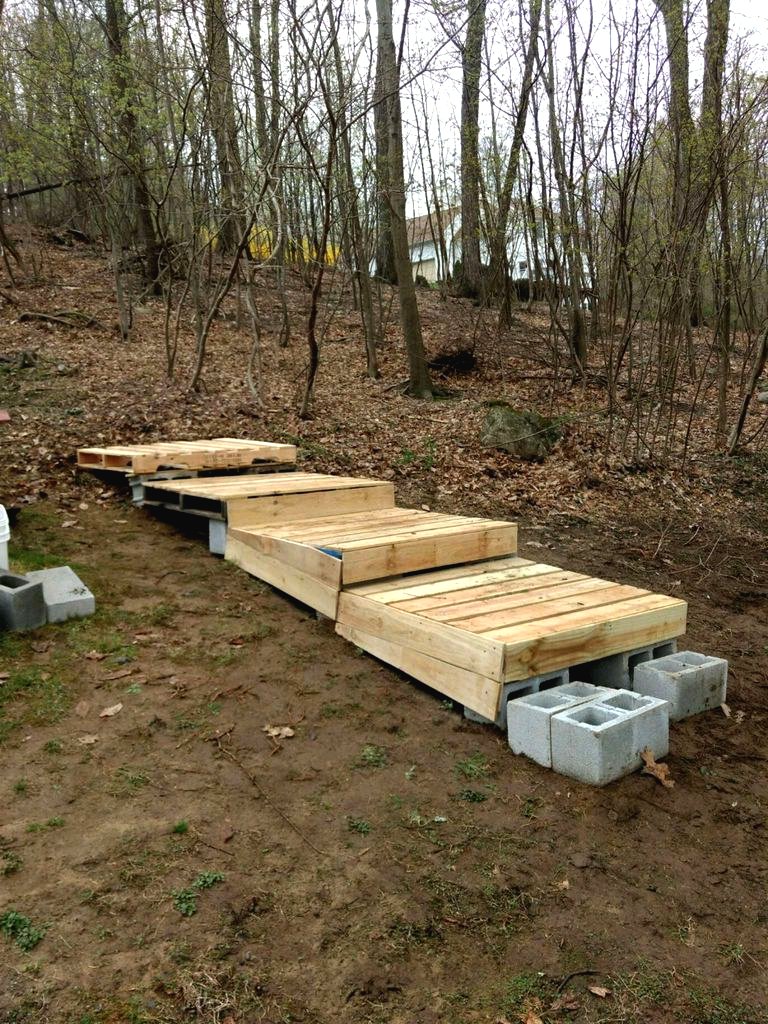 Деревянная лестница из поддонов - фото 2