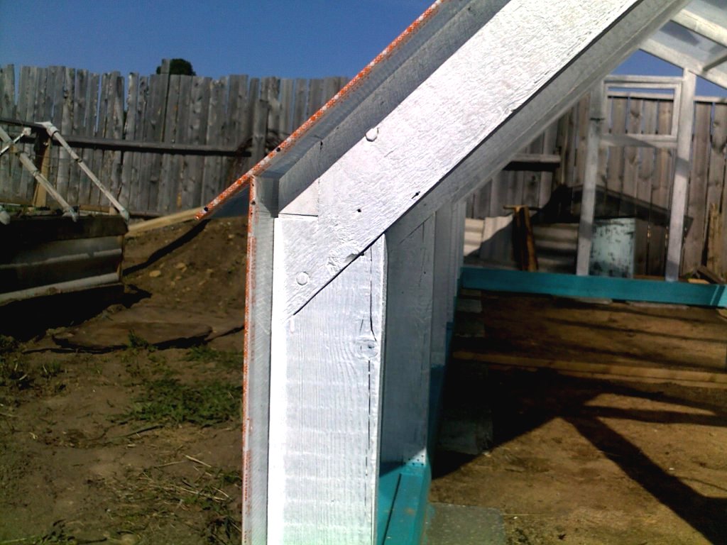 Интересная теплица из поликарбоната - фото 10