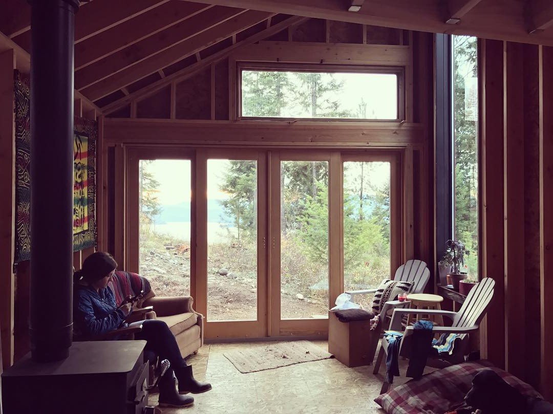 Дом с односкатной крышей в горах - фото 7