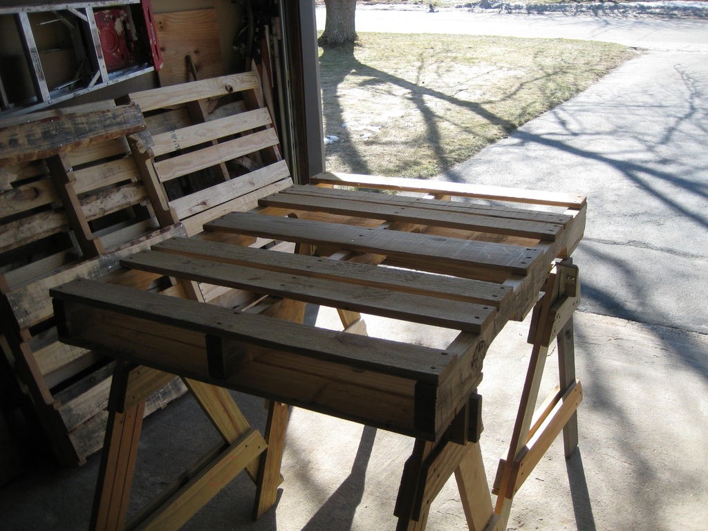 Игровой домик для детей из поддонов - фото 2