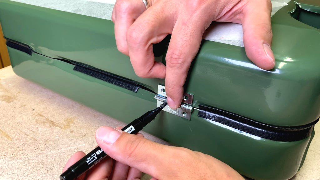 Чемодан из канистры своими руками - фото 8