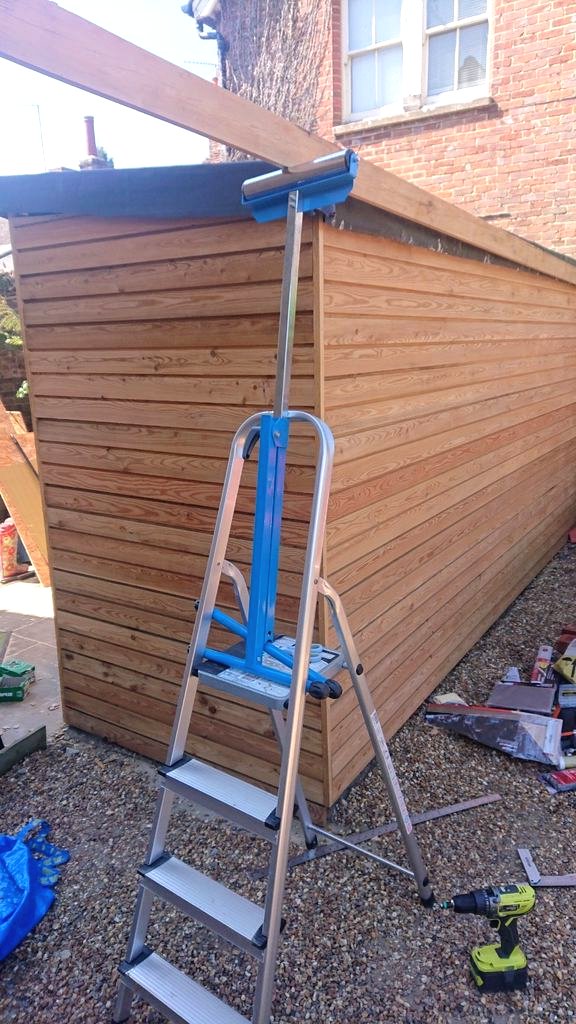 Современный сарай из дерева - фото 19