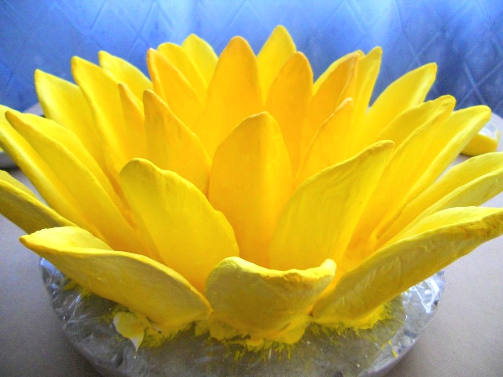 Клумба из цемента в форме лилии - фото 17