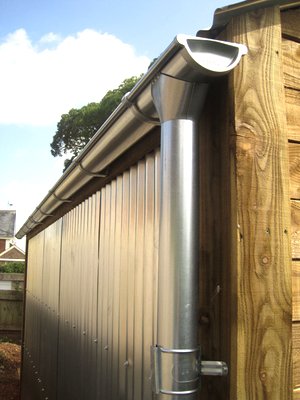 Необычный дом с изогнутой крышей - фото 17