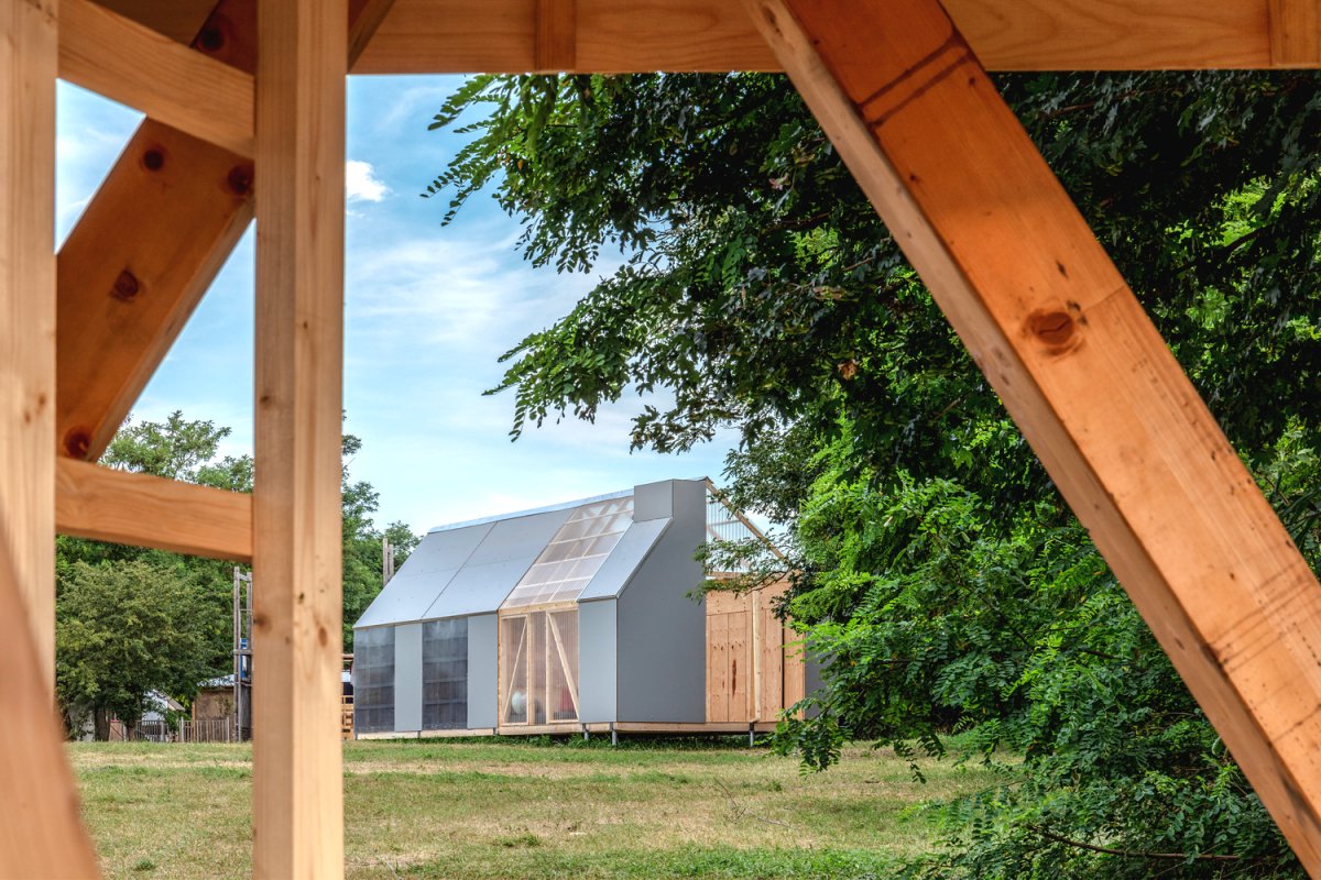 Необычный летний дом для дачи - фото 15