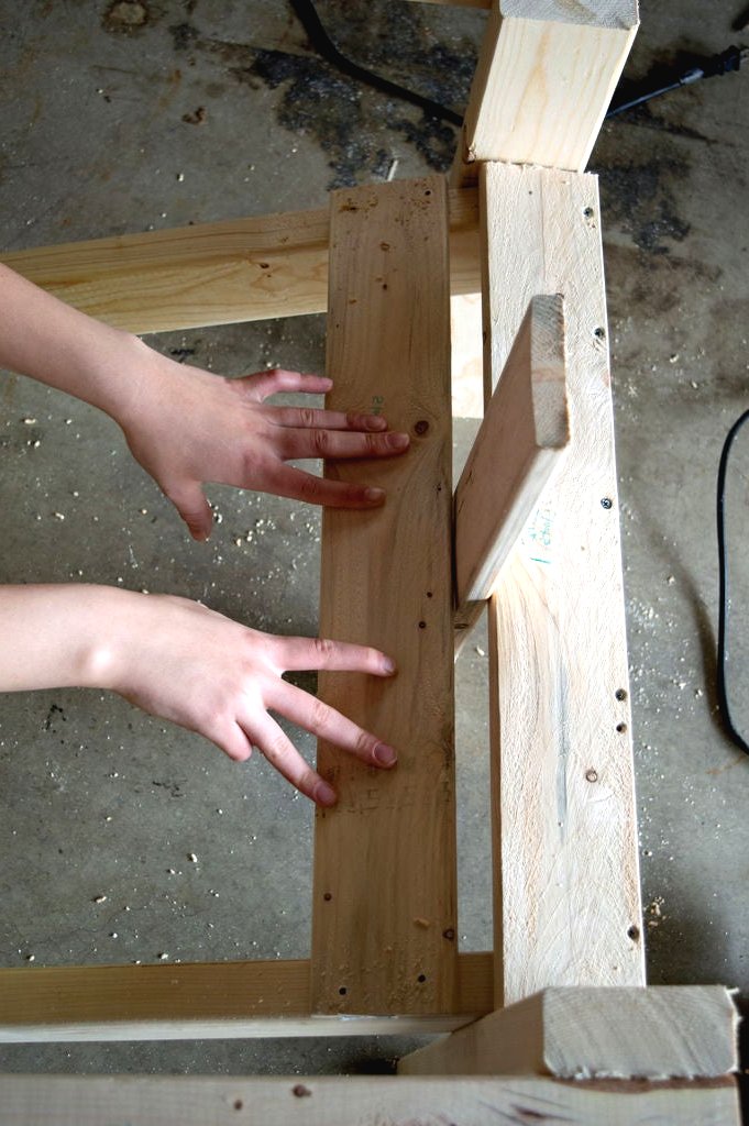 Оригинальное кресло из дерева - фото 7