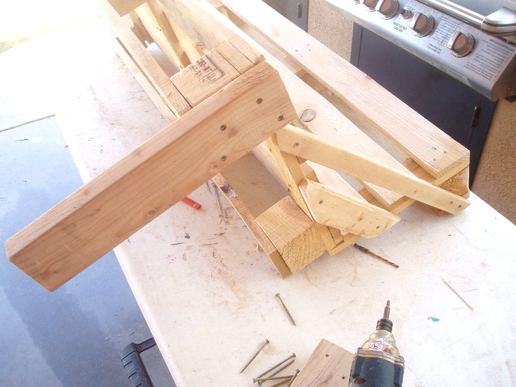 Простая скамья из поддона - фото 7