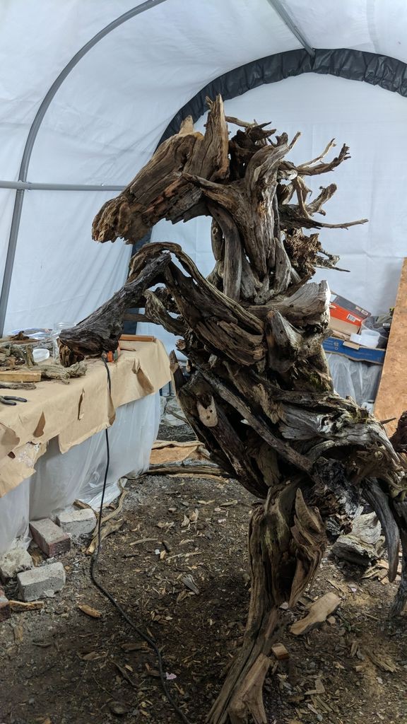 Скульптура лошади из коряг - фото 9