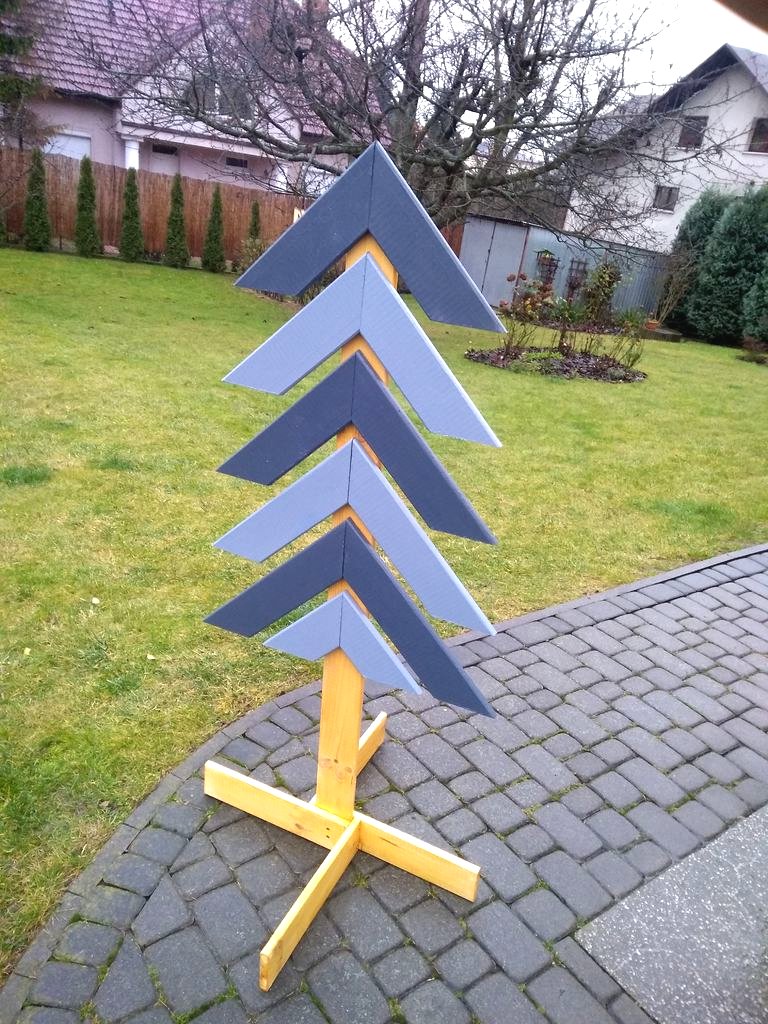 Елки из поддонов - фото 3