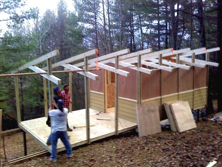 Домик с верандой из дерева - фото 5