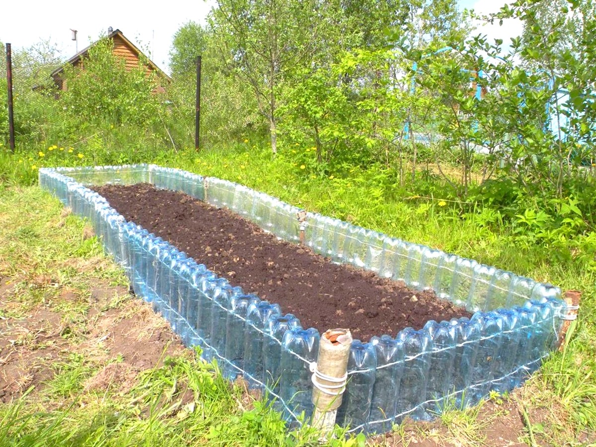 Бордюр из пластиковых бутылок - фото 2